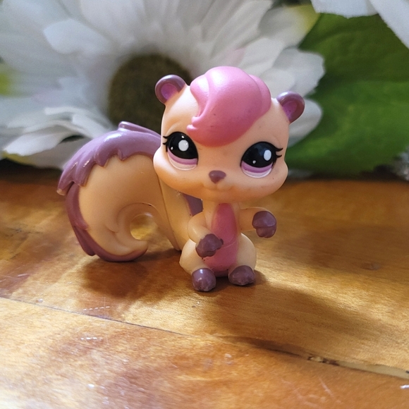 Littlest Pet Shop LPS #1601 Squirrel Yellow Purple Pink Eyes 2007 B - Picture 1 of 11